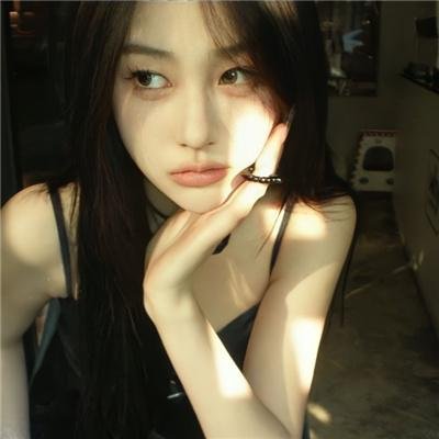 蒙娜丽莎与血月亮